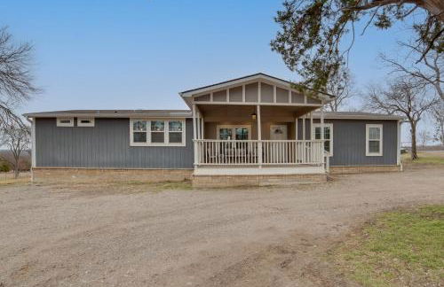 Steps to WES Arena Pet-Friendly Cabin with Deck! - Photo 3