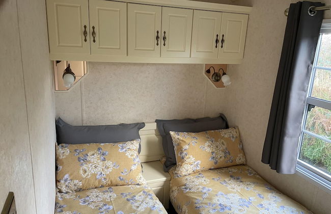 Captivating 2-bed Static Caravan on Private Land - Photo 2