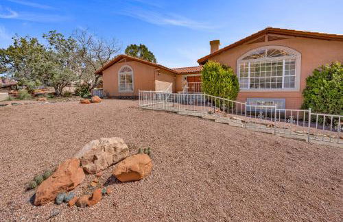 NEW! Huge Game Room, Hikeable, Red Rock View, Fireplace, Ping Pong, Yoga, Golf Course, Pickle Ball! - Foto 34
