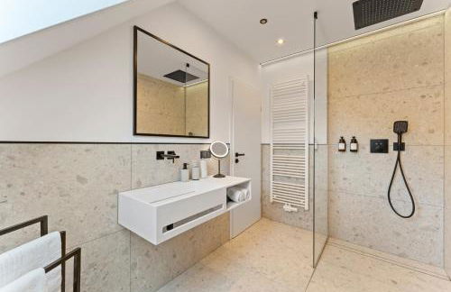 1-2 Personen - Parkplatz - Fahrradgarage - Zentrum - Küche - Balkon - WLAN - Klima - Foto 24