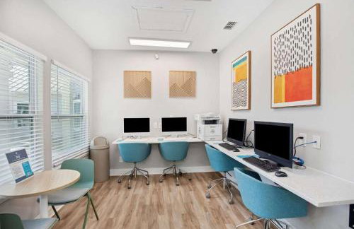 New Seasonal Comfort near USC and Riverwalk Trails - Foto 50