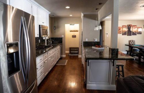 Pool! Quite, Private, remodeled home on the hill - Foto 4