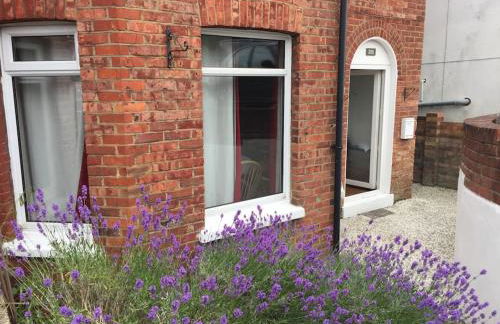 Spacious 5-Bedroom Victorian House Near Sandbanks - Sleeps 14, Parking & Garden - Foto 3