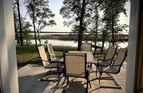 Designer Lake Cabin- HotTub, Sauna & Massage Chair - Foto 50