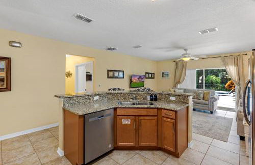 Extended Pool Deck - South Facing - Pool & Spa - Game Room - Family Friendly - Nr Disney - Foto 15