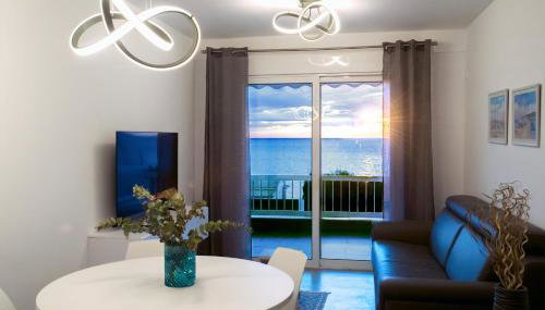 Breathtaking Sea View by the beach - Foto 2