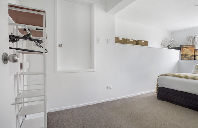 Bright 3-Bedroom Unit - WiFi & Parking - Photo 8