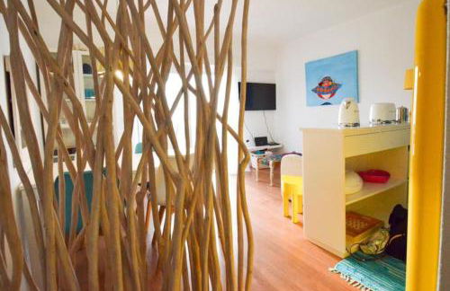 Yellow Submarine on the seafront - Foto 13