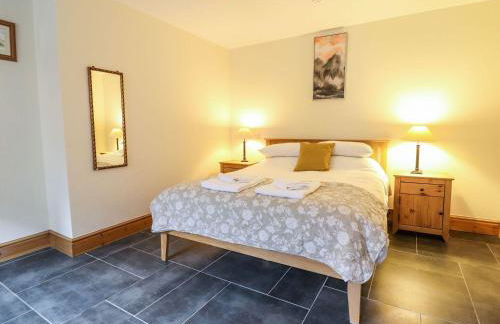 Hay Store - Photo 17