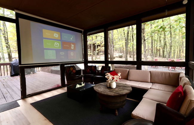 4BD Family Cottage in Pocono Forest W Private Pool & Hot-tub by RedAwning - Foto 29