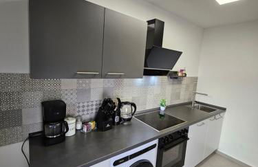 Modern Homes - Voll ausgestatte Wohnung - Balkon - Hotelbetten - 4K TV - WLAN - Foto 42