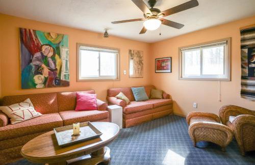 Hike and Ski Scenic Group Retreat in Wardensville - Foto 12