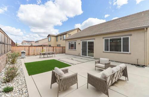 Spacious new house in Folsom Ranch 4BD and 3BA with backyard and BBQ grill - Foto 39