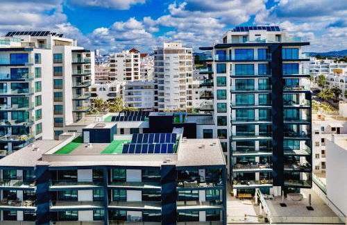 Bright Modern Beachside Apartment with Pool & Seaview - Foto 15