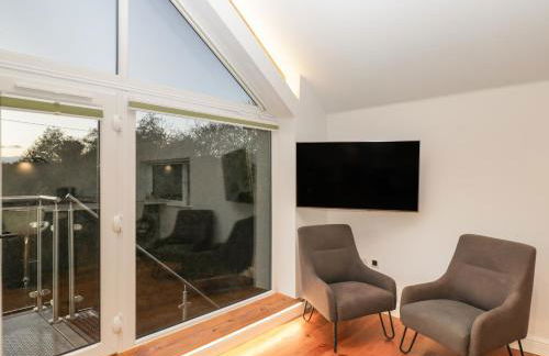 Upper Annex - Photo 5