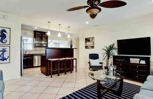 Great shape after Milton -Gorgeous Pool! - os - Photo 11