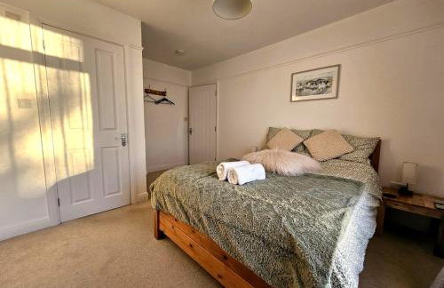 Bristol Airport, 5 Bed House, 5 Bathrooms, WiFi, Ample Parking - Foto 2