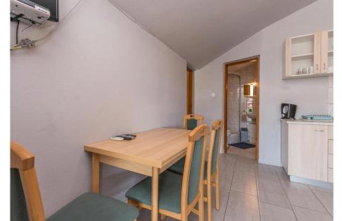 1 Bedroom Cozy Apartment In Kakma - Foto 13
