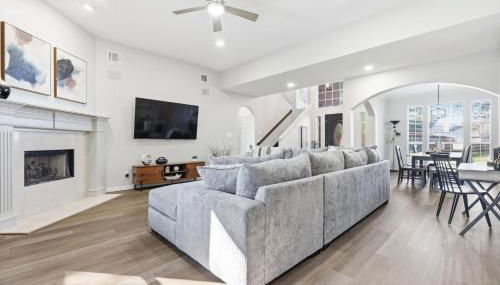 Luxury Backyard Pool & Patio Oasis 4-BD - Foto 3