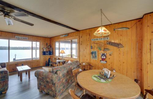 Lakefront Cabin with Private Dock and Beach! - Foto 8