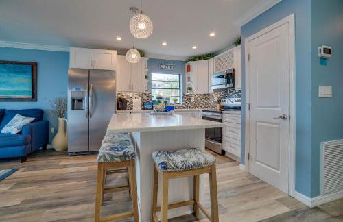 Perfect Beach Getaway with Bay Views & Boat Dock & Trailer Parking - Foto 5