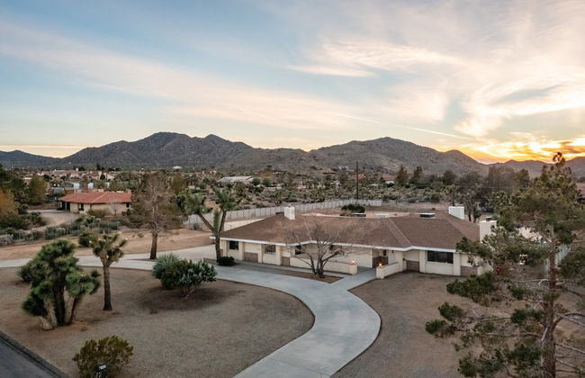 Mojave Moon by Avantstay Modern & Bright JT Home in Great Location w/ Pool & Hot Tub - Foto 57