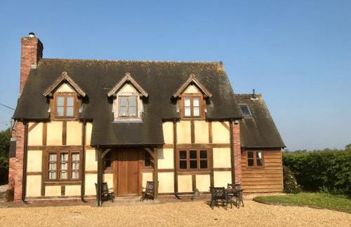 Cosy Cottage in the Countryside - Photo 1