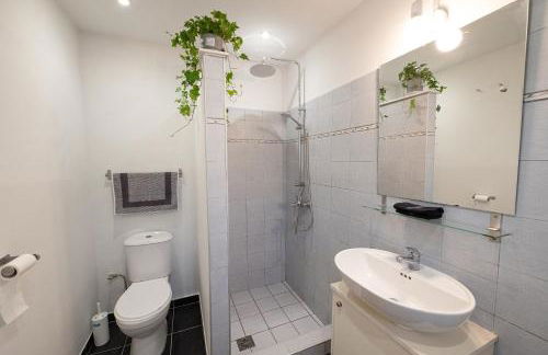 Sunny yard apartments - Photo 19