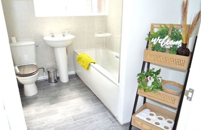 Beautiful Two-bed Apartment With Driveway Parking - Foto 27