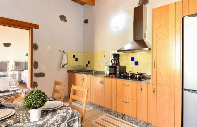 Authentic Holiday Home, Ground Floor Level, With Private Pool and Large Terrace - Foto 2