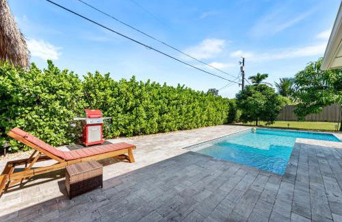 Boho Tiki Villa w Heated Saltwater Pool, King Beds & 6TVs - Photo 51