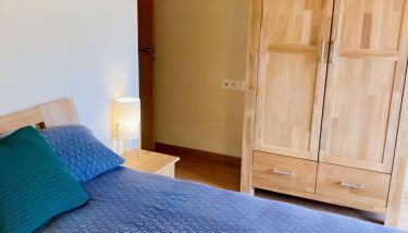 Apartament dúplex amb vistes al Pirineu català - Photo 3, wardrobe