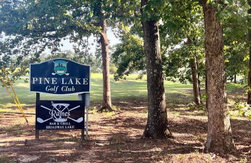 Charming Romantic Lakefront Cottage or Guest Room Depending on Availability Near Golf - Foto 41