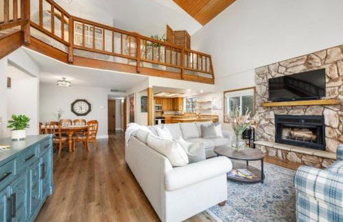 Forest Home with Deck, EV Station, King Beds - Foto 20