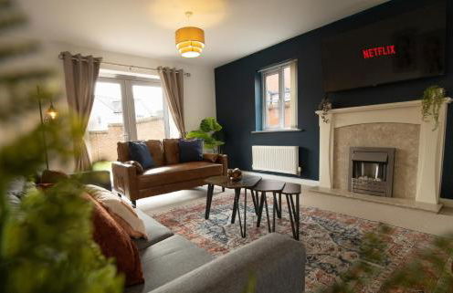 5 Bedroom House - Sleeps 10 - Parking - Trowbridge - Foto 1