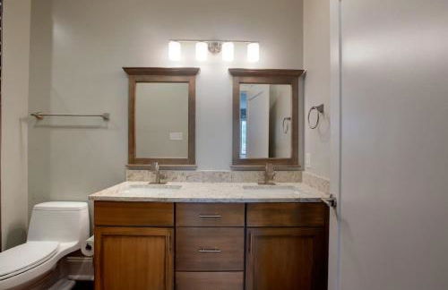 Newly Renovated 4 bed 3 bath and 2 Parking Spots - Foto 36