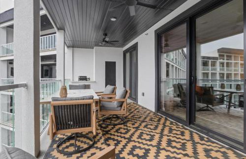 Family-Fun Lakeside Luxury at Topsider in Osage w/ 2 Pools, Prime Views Pack N' Play & Games - Foto 34