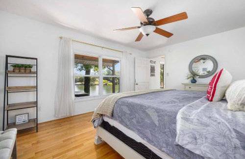 Relaxing Lakefront Retreat w/ Hot Tub & Dock - Foto 47