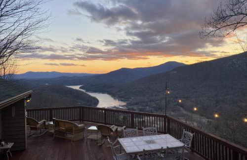 Sunset Retreat - Big Deck, Mountain & Lake Lure Views! - Foto 1