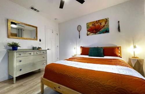 King Bed-Private Yard-Driveway Parking - Photo 31