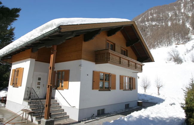 Holiday Home in Rennweg Near Ski Slopes - Photo 1