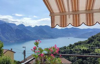 EnjoyIseoLake - Le Terrazze - 2 rooms flat with a pool and a terrace with a stunning lake view - Foto 1