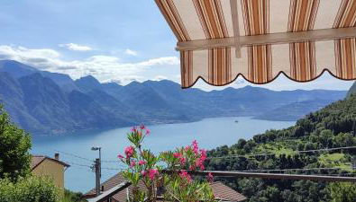 EnjoyIseoLake - Le Terrazze - 2 rooms flat with a pool and a terrace with a stunning lake view - Foto 1