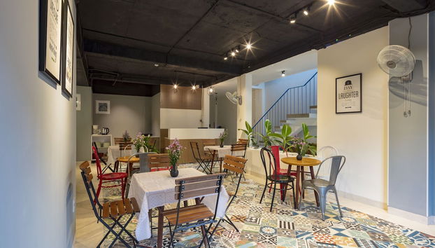 Check-in/check-out kiosk