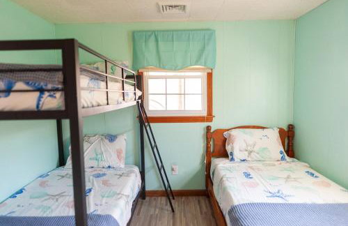 Dog-Friendly Cottage with Backyard & Beach Vibes! - Foto 18