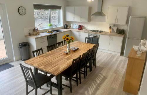 Modern Coastal Retreat, 5-Bedroom, 4-Bathroom Home, with Parking in Portsoy - Foto 1