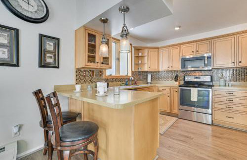 Porch and Views Waterfront Home on Houghton Lake! - Foto 6