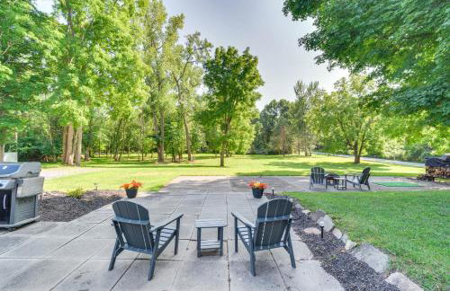 Near Trails and Wineries Victor Getaway with Fire Pit - Foto 1