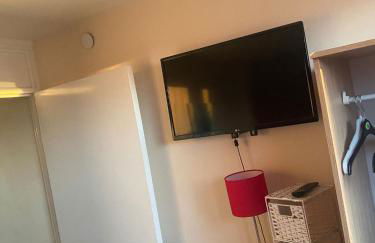 "Snooze Central" - City Centre Apartments above Victoria Centre Shopping Centre with full Kitchen in Milton Street - up to 4 Beds - most Central Location next to the Hilton Hotel - Outdoor Parking for Cars or Vans five pounds a day - Sunday 1pm Check-Out - Photo 68