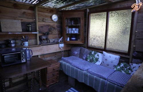 Wood Cabin & 4 Large Bell Tents - Hapus Hideaway - Foto 25